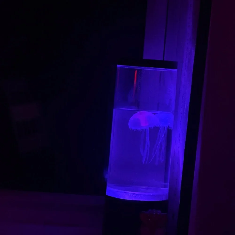 Jellyfish Aquarium Lamp – Color‑Changing LED Mood Light